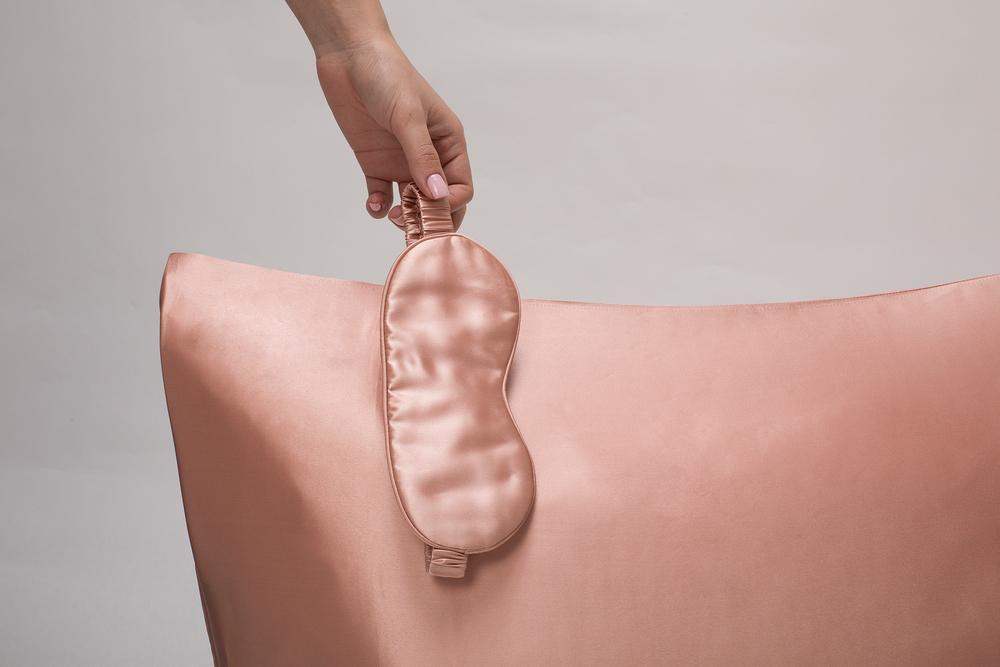 Vzglavnik ima velik vpliv na lase.